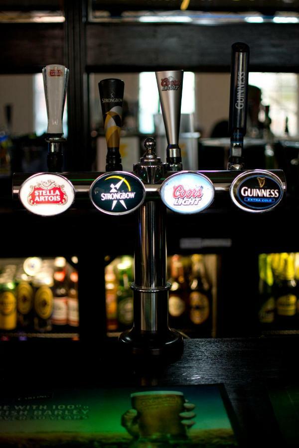 Crofts Hotel Cardiff Exterior foto